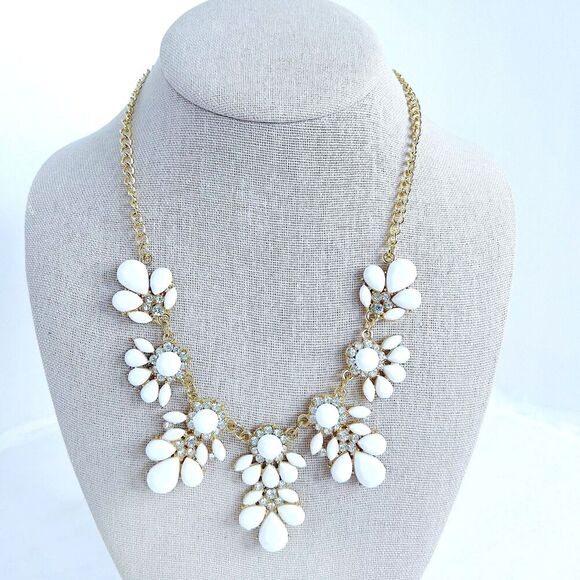 Charlotte Russe White Teardrop Cluster Necklace Statement Chunky - Picture 2 of 4
